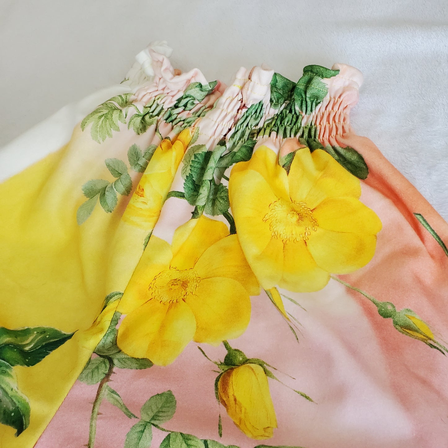 Yellow Roses & Lemons Print Shorts Size M